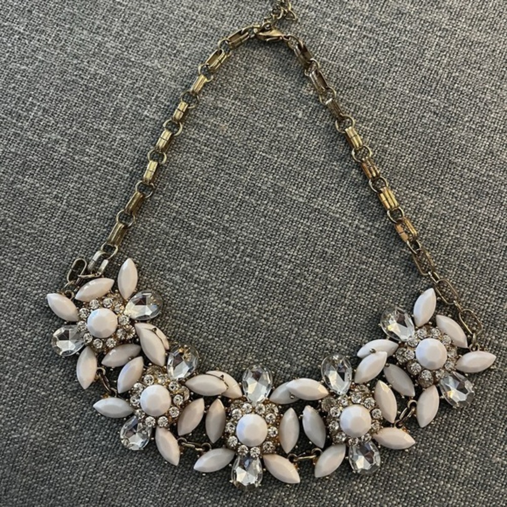White And Crystal Flower Beaded Statement Necklace Gold Chain Adjustable No name